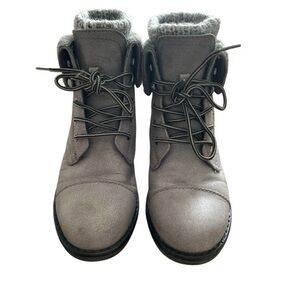 CLIFFS by white mountain.
Gray Lace-Up Boots.